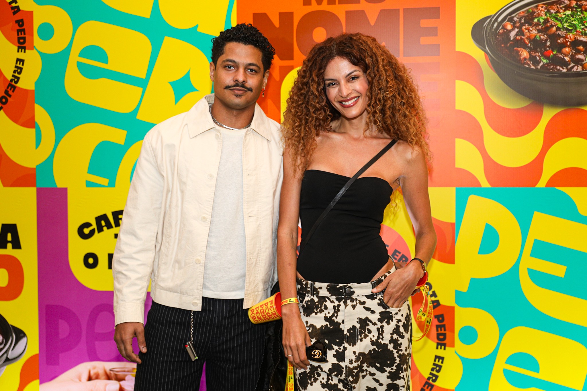 Gabriela Loran e Ipojucan Ícaro curtem show de Pedro Sampaio no Centro do Rio; fotos