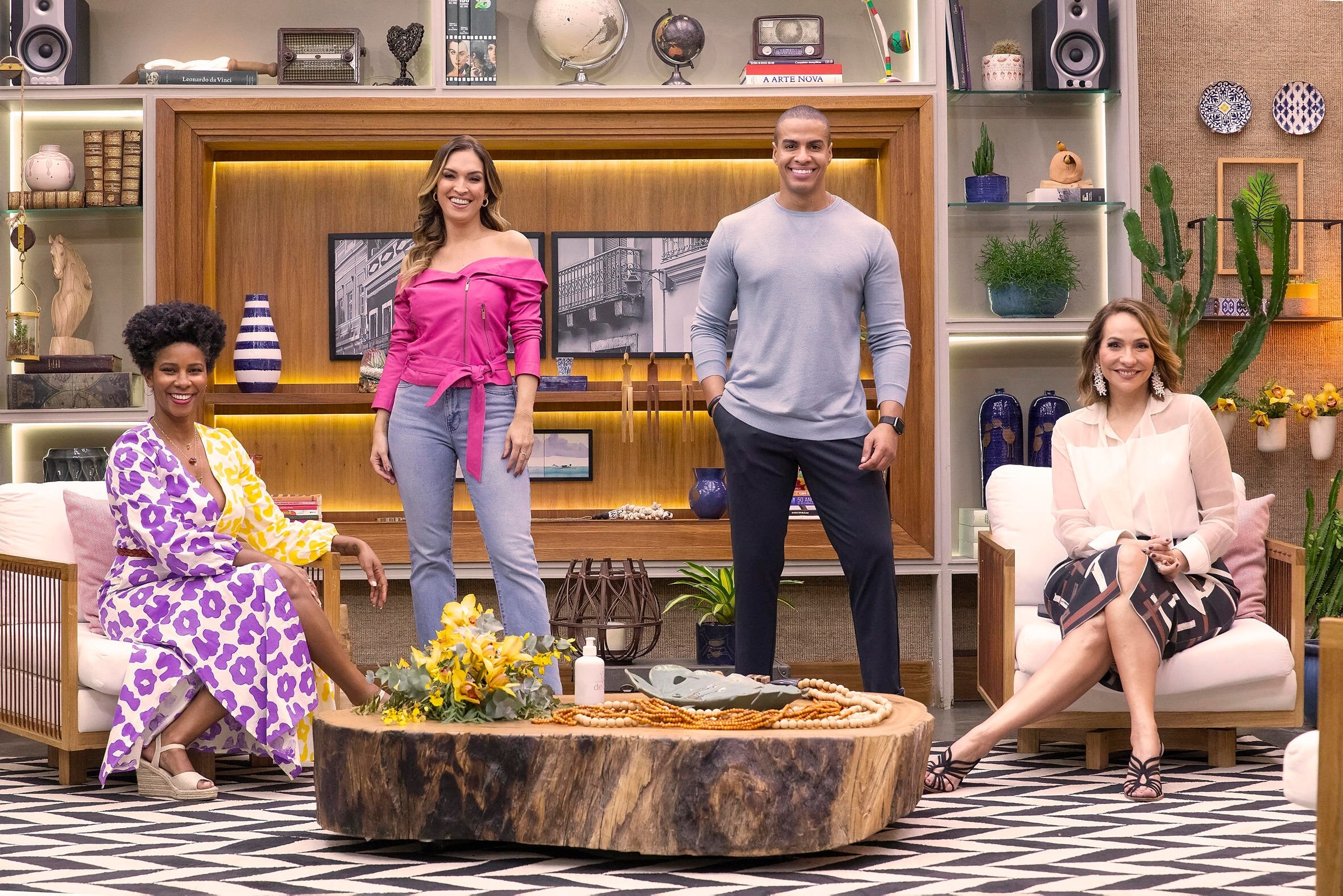 É ‘De Casa’ recebe talentos para cantar parabéns para a TV Globo