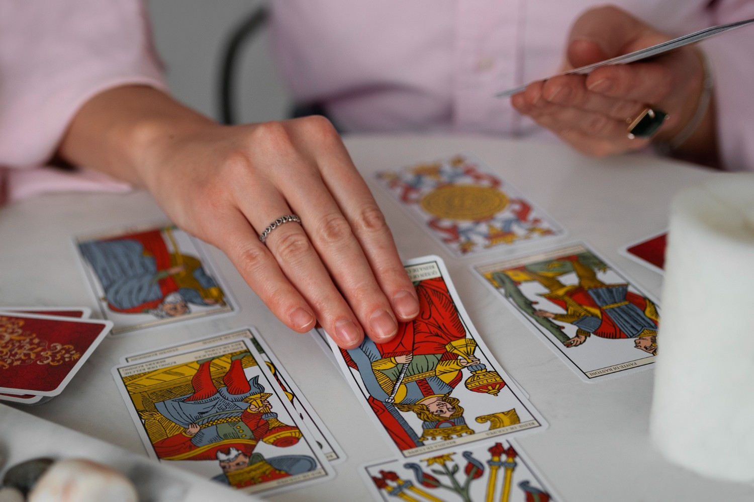 Tarot para janeiro de 2026: previsões para amor, trabalho, família e saúde