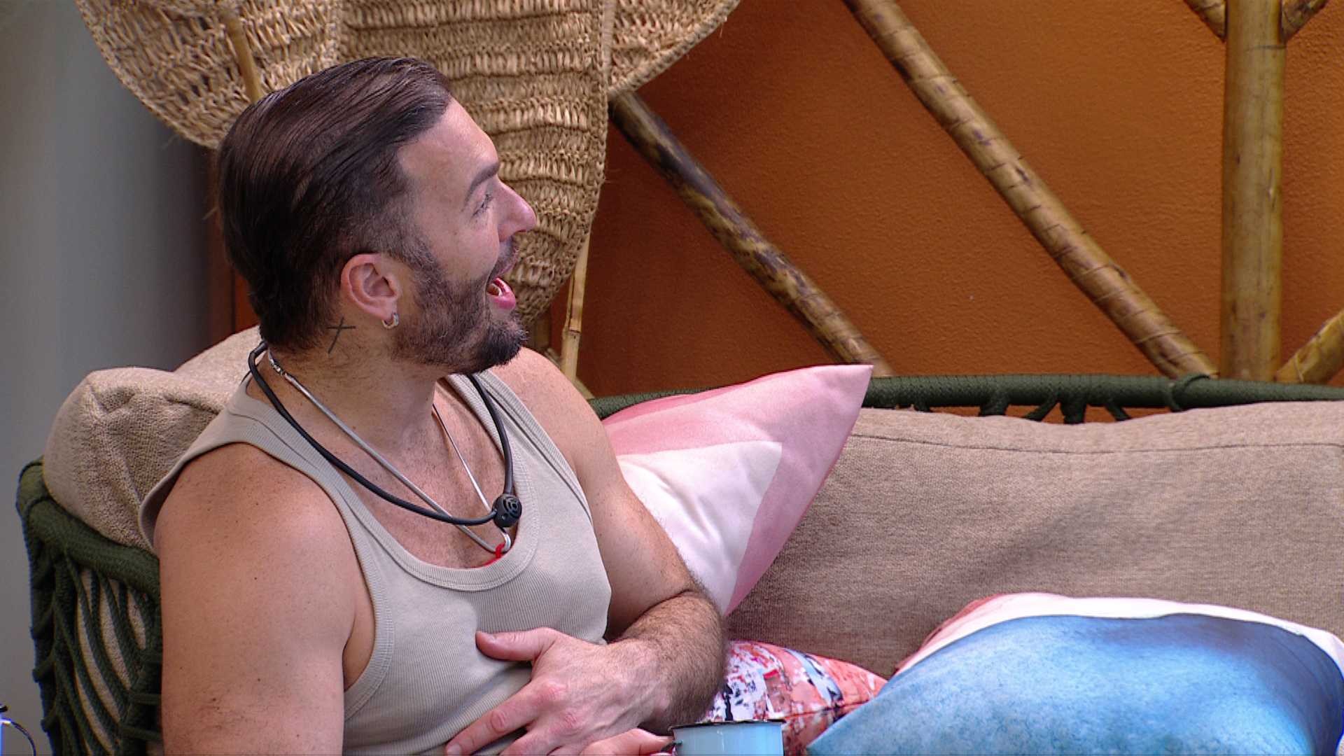 Diego Hypolito tenta se comunicar com pássaros no BBB 25