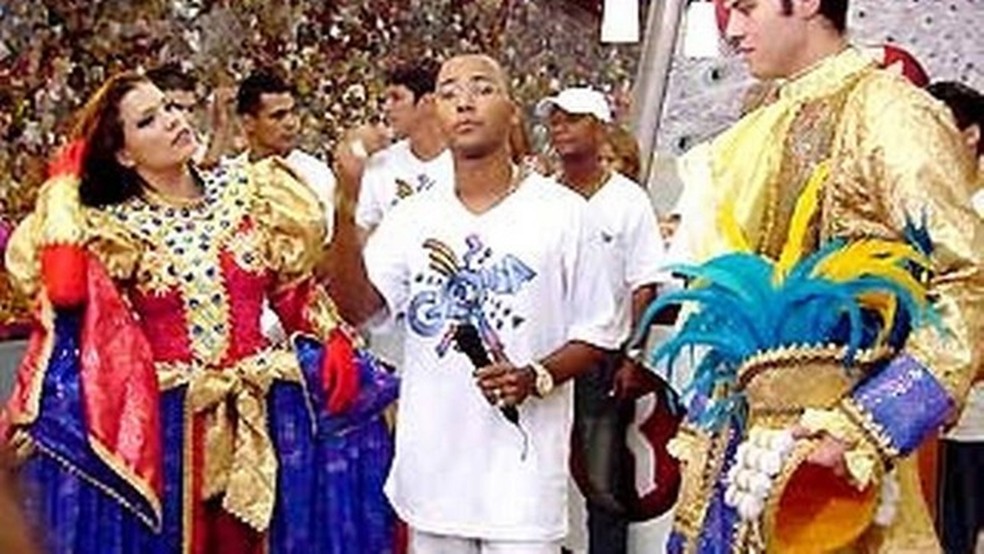 Viviane e Jean, do BBB3, desfilaram na Sapucaí — Foto: TV Globo