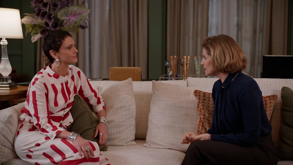 Odete é objetiva com Celina e propõe acordo para irmã, em Vale Tudo — Foto: Reprodução/TV Globo