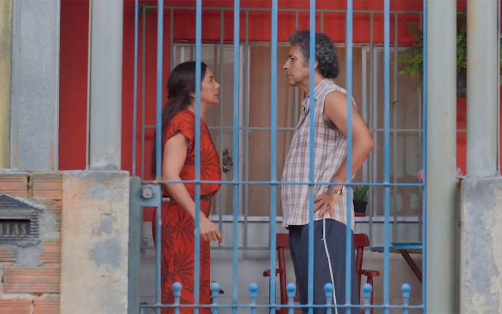 Lígia e Joaquim se beijam em Três Graças — Foto: Globo