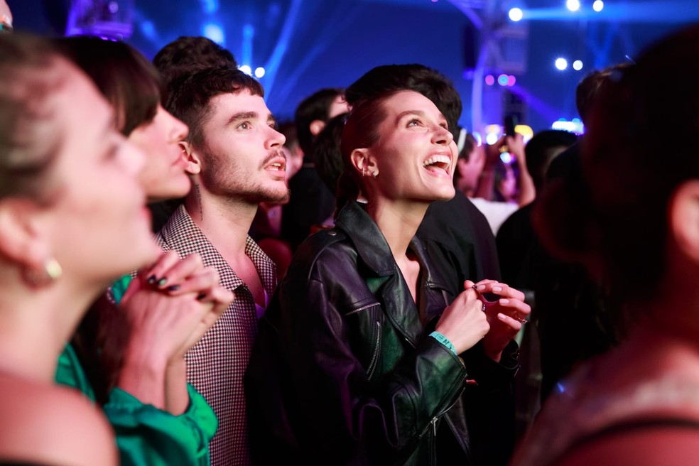 Sasha Meneghel e João Lucas curtem show de Imagine Dragons no meio da galera no Rock in Rio 