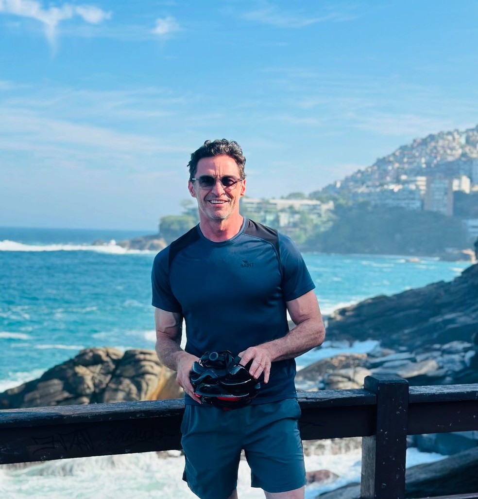 Hugh Jackman curte passeio de bicicleta e mostra entusiasmo ao conhecer o Rio — Foto: Instagram