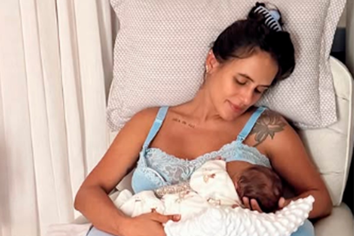 Carol Peixinho mostra rotina de amamentação e encoraja: 'Somos guerreiras'