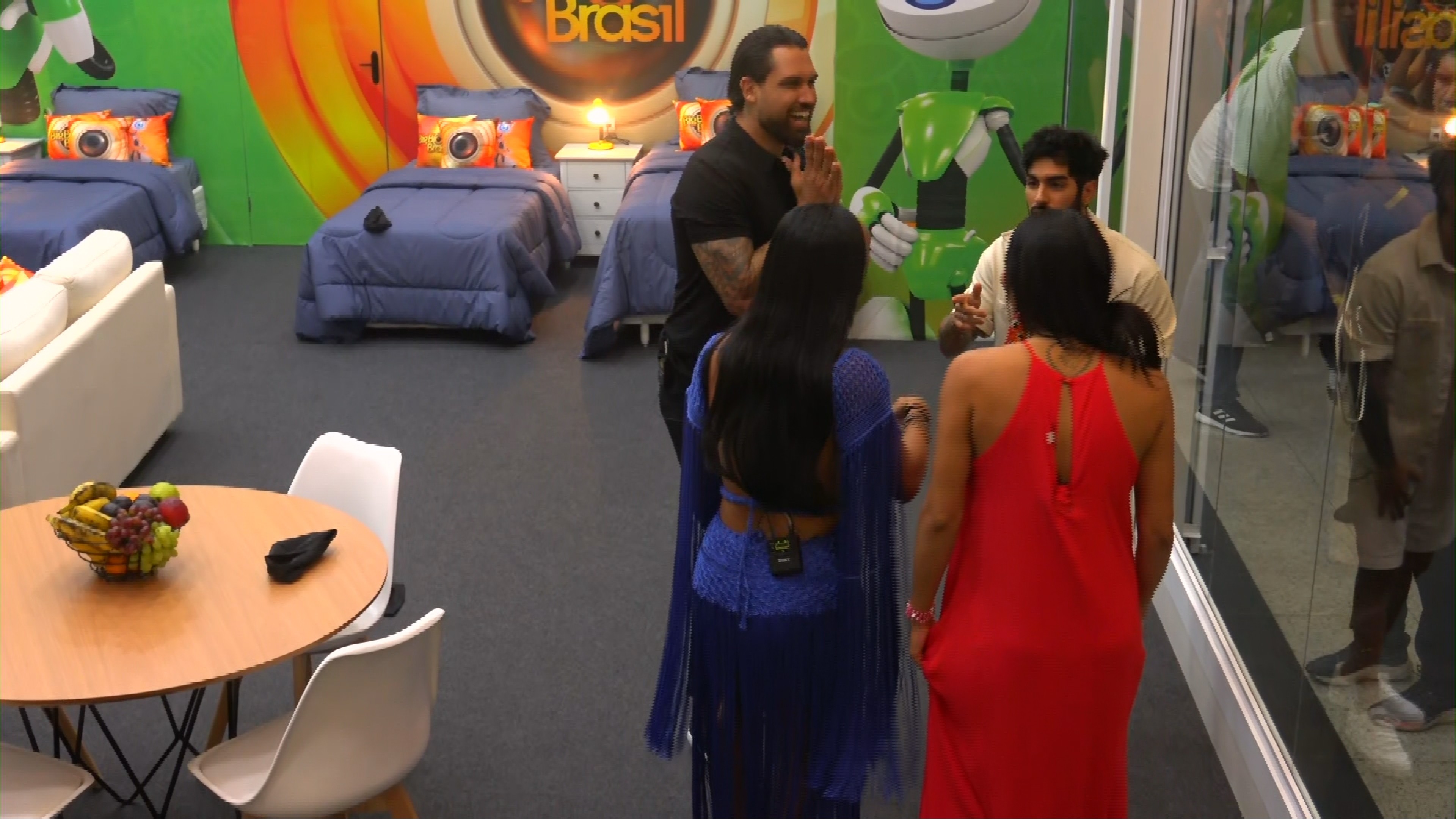 Candidatos do Norte chegam à Casa de Vidro, em Manaus