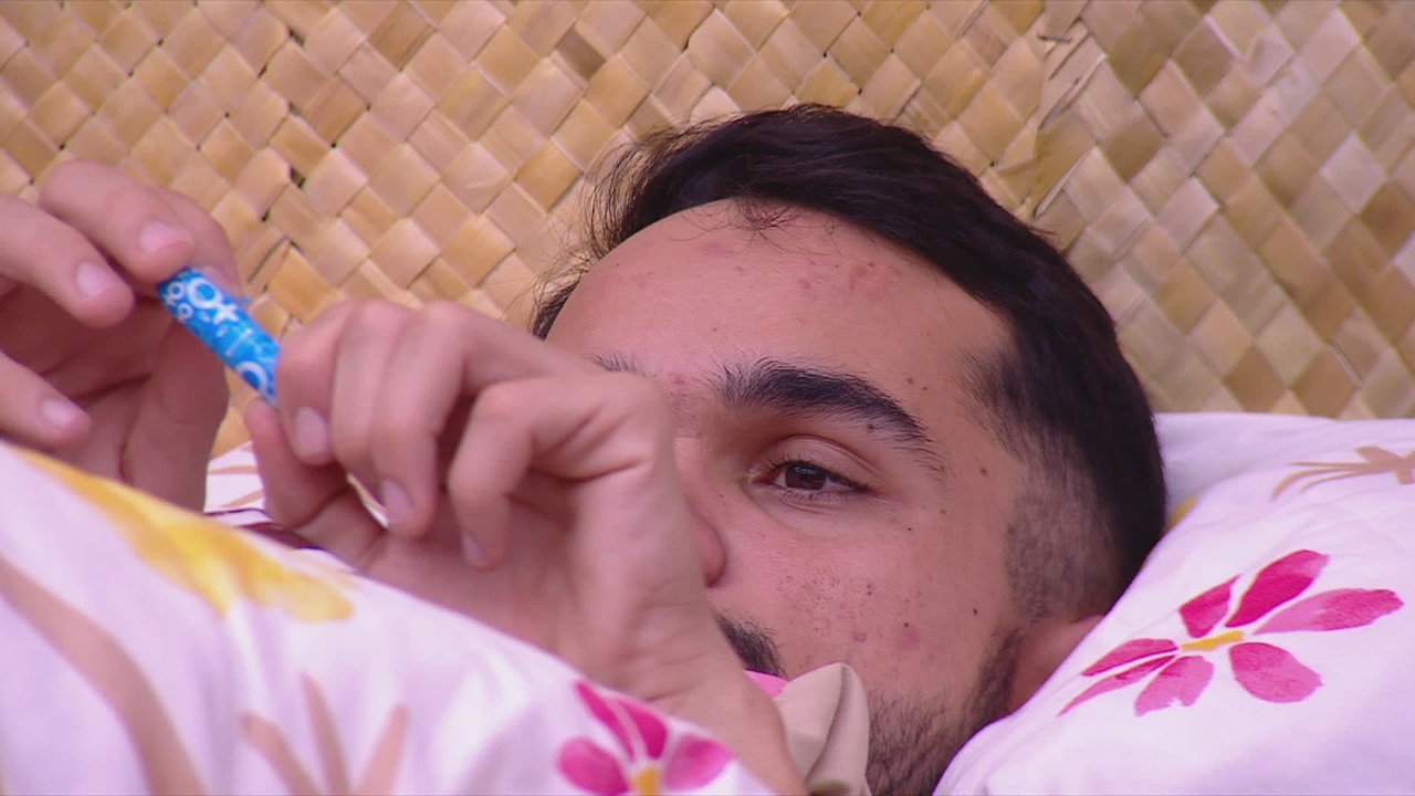 Renata lembra que João Pedro aprendeu o que era absorvente interno no BBB 25: 'Pensou que era de nariz'