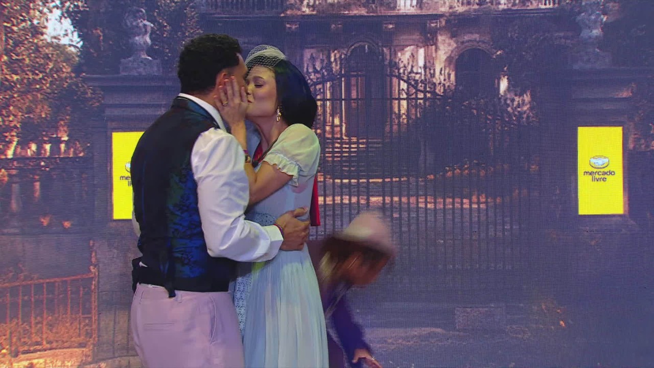 Vinícius toparia convite para ser ator após encenar com Vitória Strada no BBB 25: 'Olhava pra televisão e me via lá dentro'