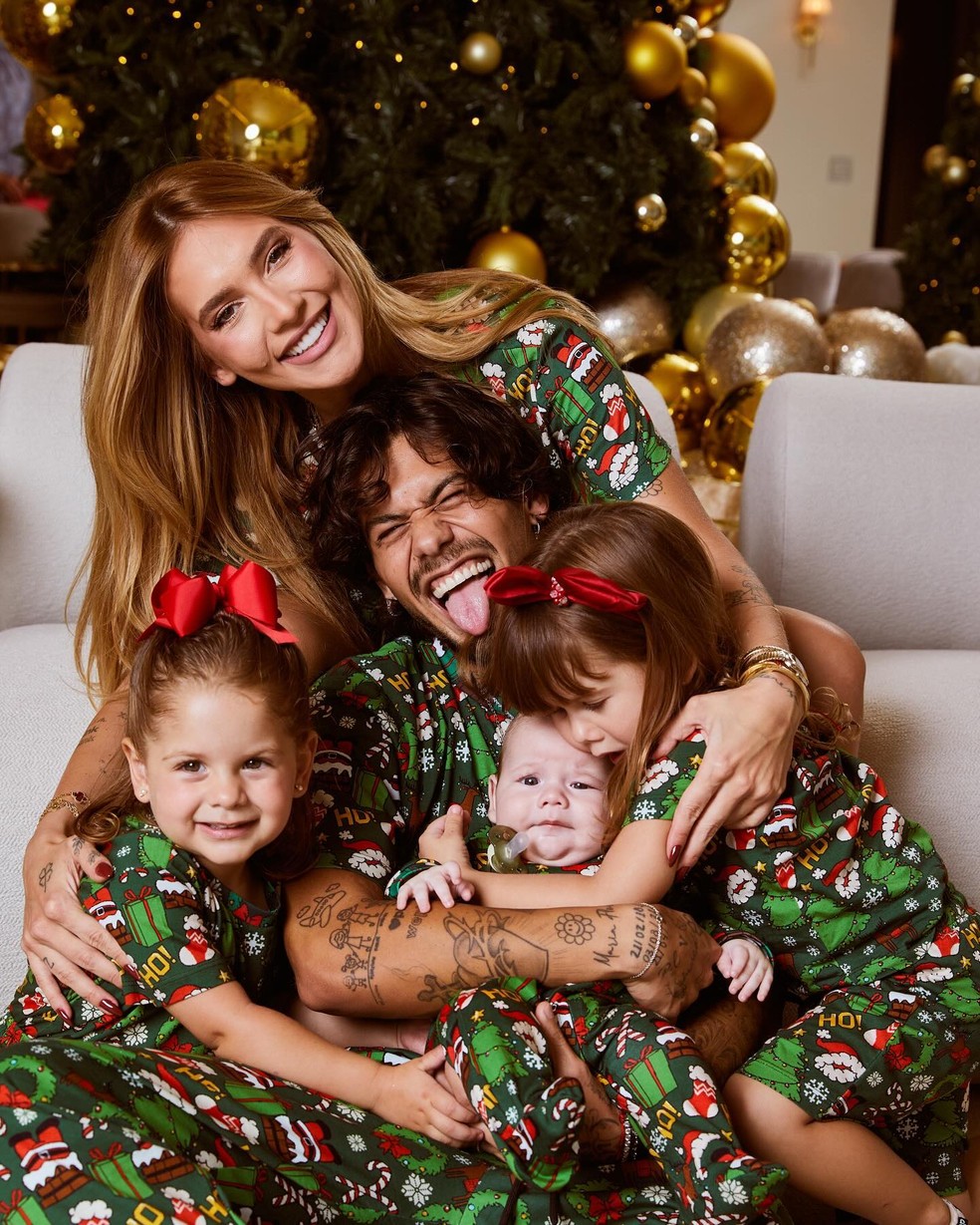 Virginia e Zé Felipe mostram mostram de foto de Natal em família — Foto: Reprodução/Instagram