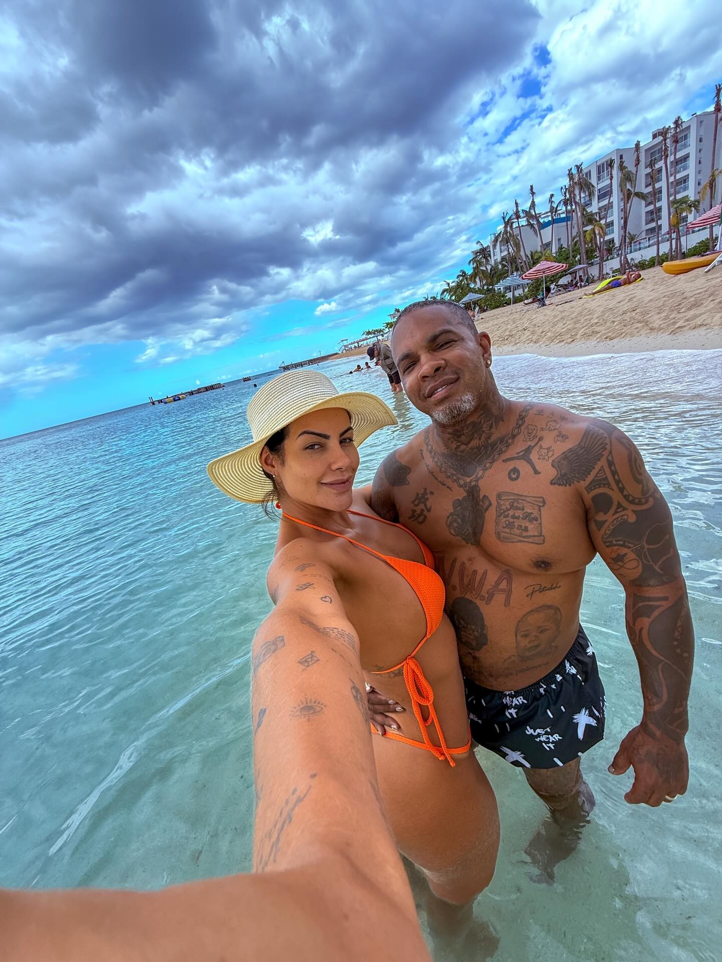 Rodriguinho abre álbum de fotos da lua de mel na Jamaica