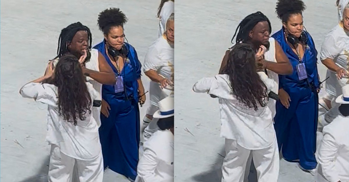 Carnavalesco da Portela se desespera com problema na última alegoria da escola