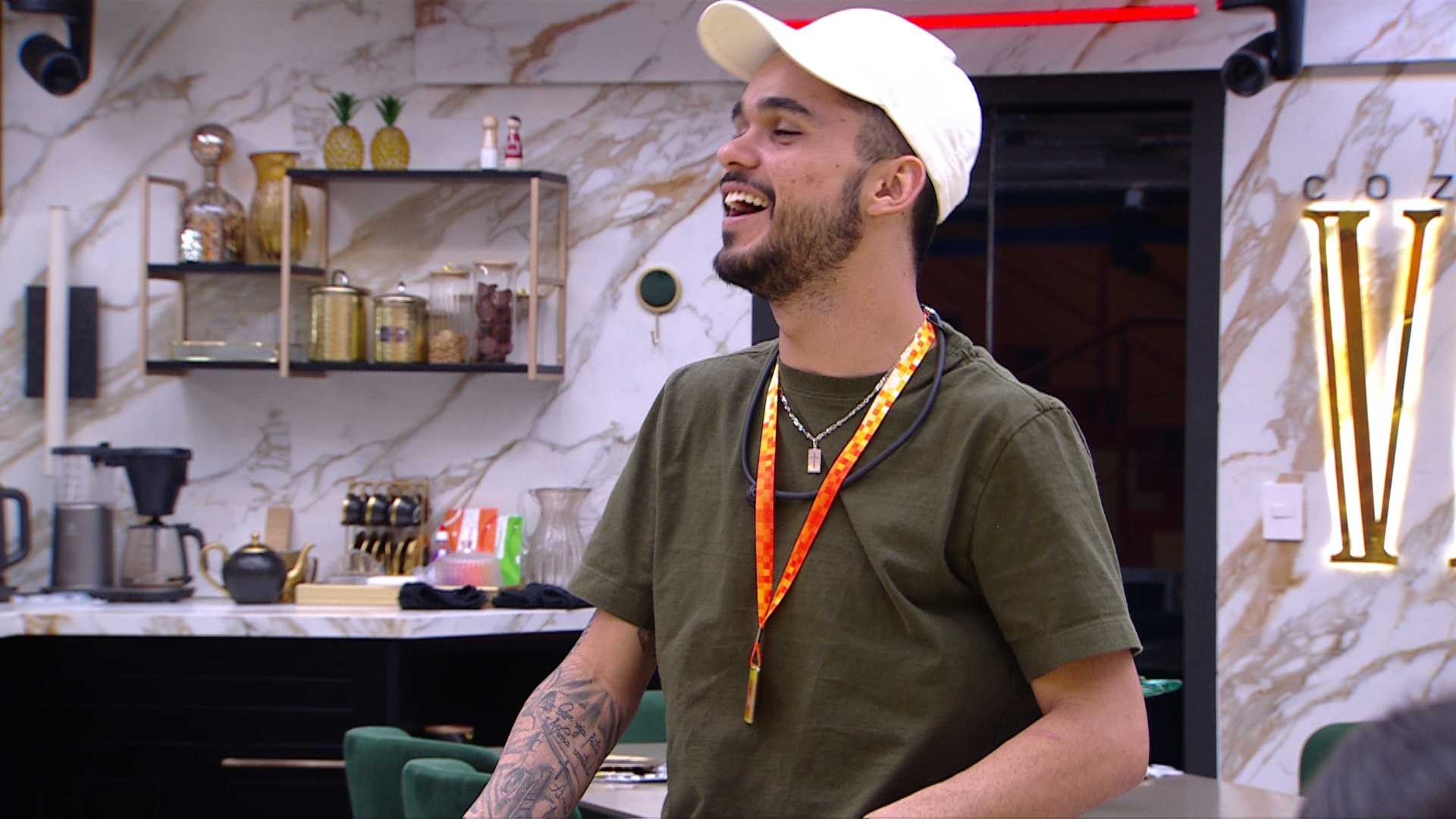 João Pedro imita as justificativas dos emparedados e Vitória Strada reage: 'Um pouco assustada'