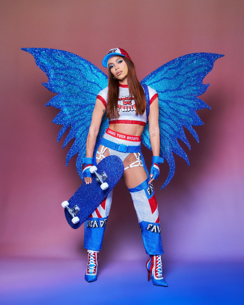 Anitta usa look de fada skatista para show &mdash; Foto: divulga&ccedil;&atilde;o