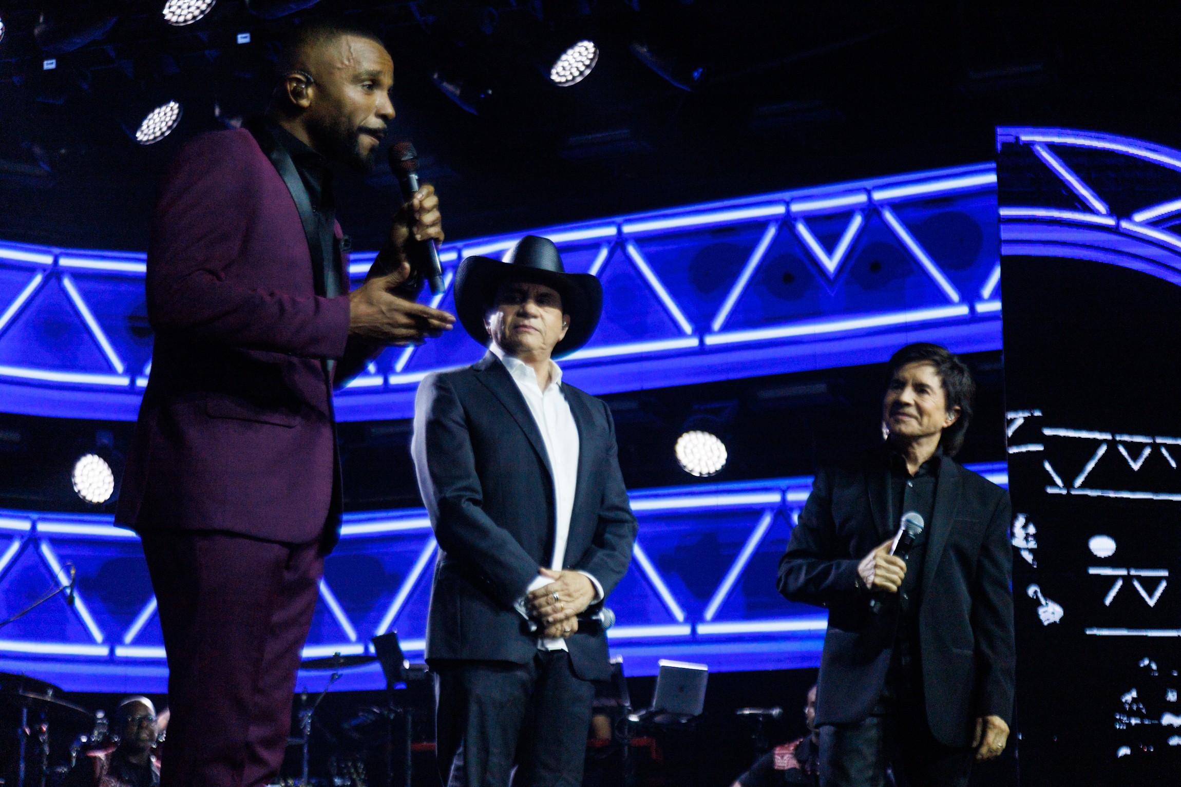 Chitãozinho e Xororó fazem primeira aparição depois da morte do irmão, Mauri