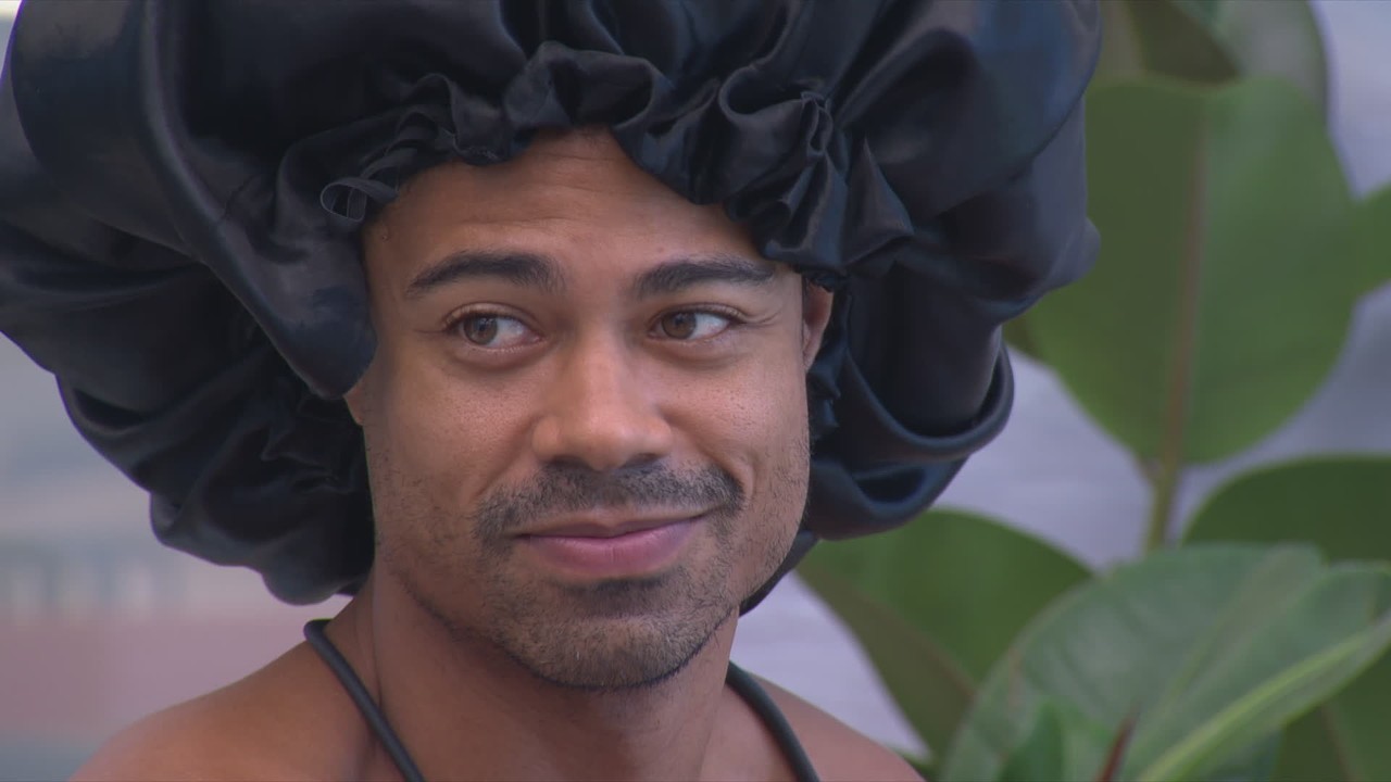 Breno sugere voto em sisters no próximo Paredão e declara união a grupo: 'Estou com vocês'