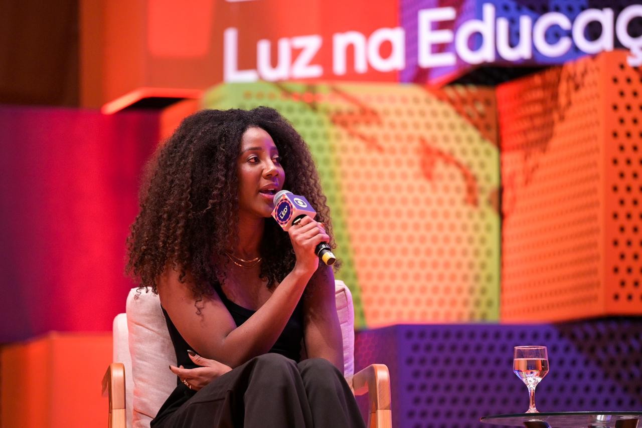 Camilla de Lucas lembra início da carreira no Festival LED em BH: 'Maquiagem de R$ 3'