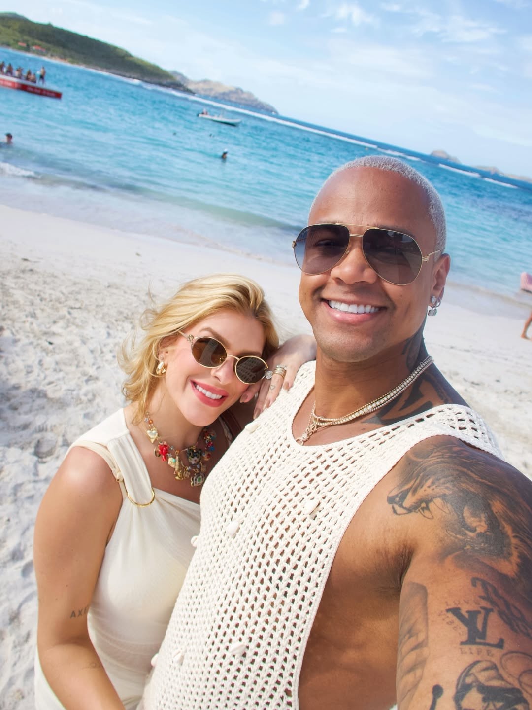 Lore Improta e Leo Santana curtem arquipélago refugio de bilionários nas férias: 'Sempre incrível'