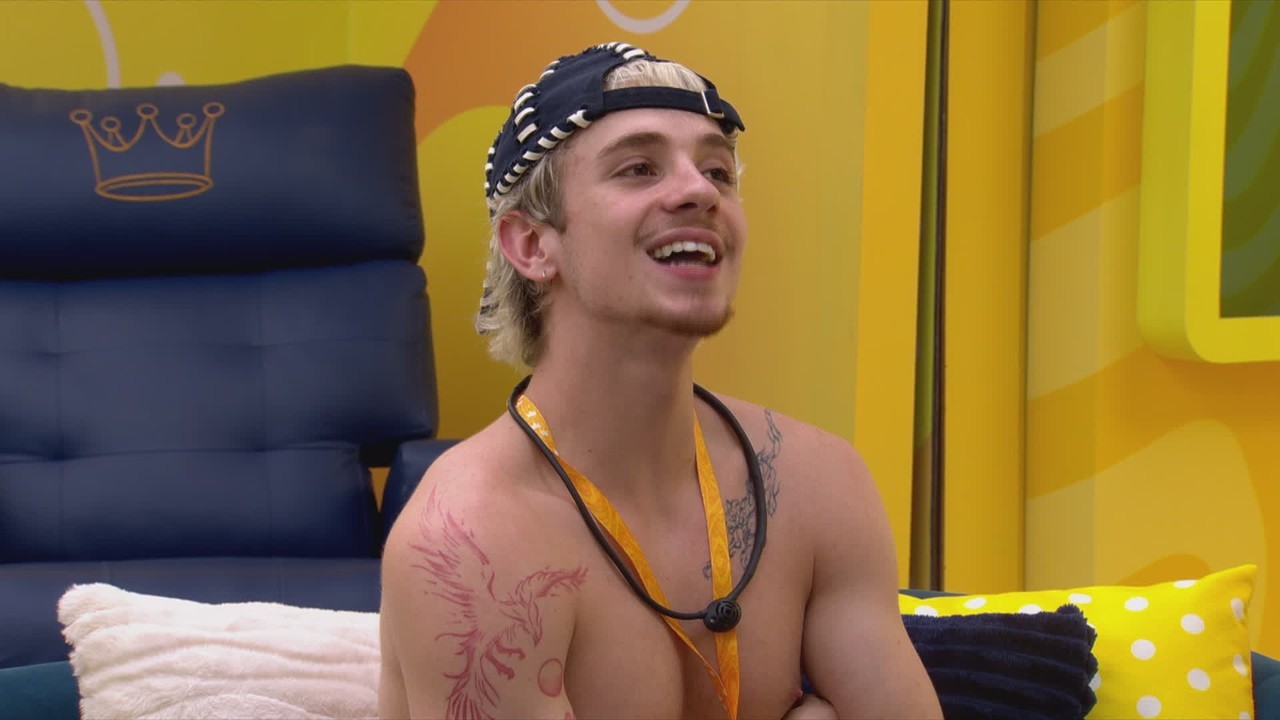 Juliano Floss ativa o Espia BBB e ouve conversa de Jordana: 'Querendo ser a perseguida'