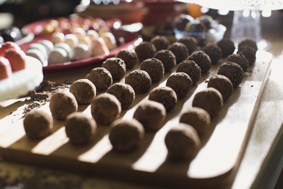 Trufas de chocolate? Aprenda a preparar e a levar adiante um negócio