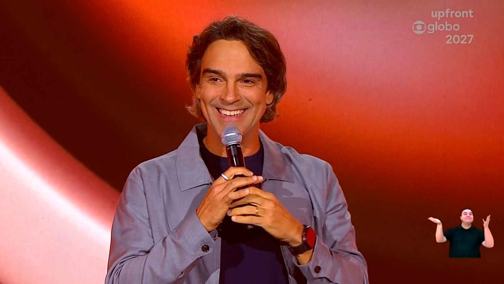 Tadeu schmidt anuncia novidades do bbb no upfront globo