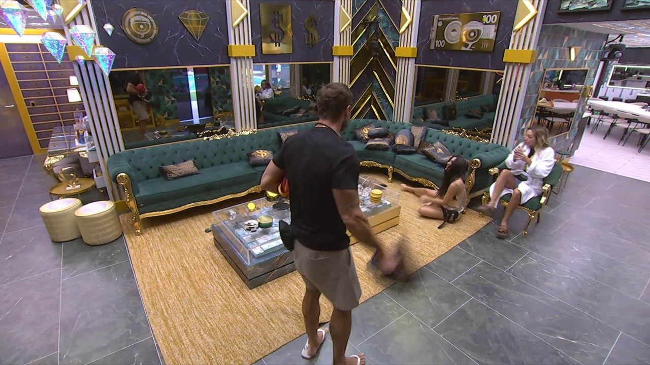 Jordana leva tombo no BBB 26, cai na gargalhada e dispara: “Por que eu sou assim?”