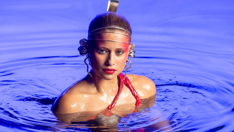 Isadora Cruz na abertura especial do Fantástico para os 60 anos da TV Globo — Foto: globo