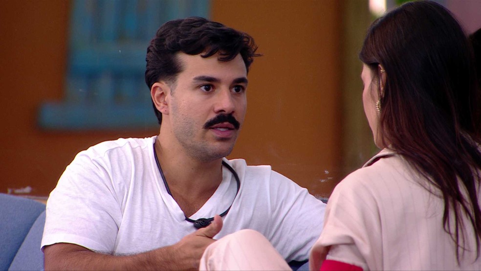 No BBB 25, Mateus expõe incômodo com brincadeira de Vitória Strada — Foto: gshow