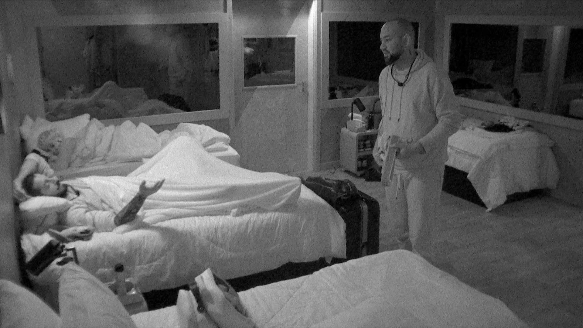 Sudário sugere encontro com participantes da 1ª temporada do Estrela da Casa: 'Já pensou?'