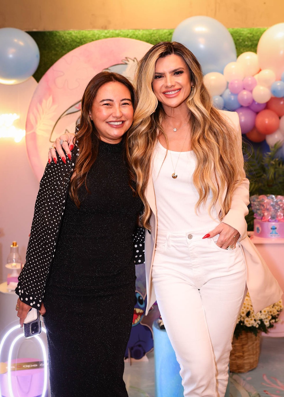 Karina Sato, irmã de Sabrina Sato, e Mirella Santos — Foto: Brazil News/Manu Scarpa