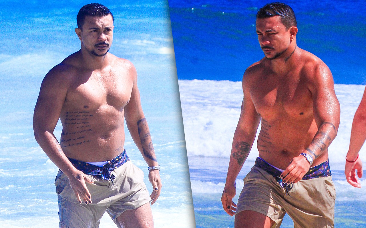 Xamã aproveita sábado de sol na praia e mergulha no mar