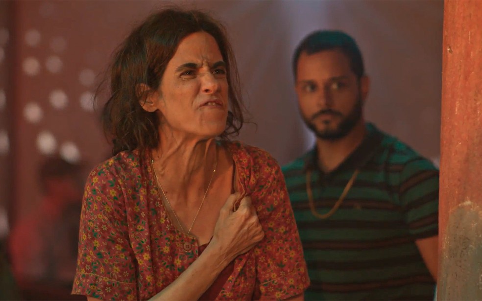 Tia Salete reencontra ex que lhe abandonou no passado em No Rancho Fundo — Foto: Globo