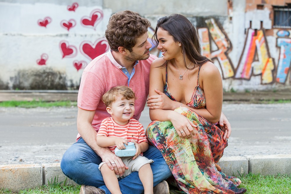 Maurício Destri e Bruna Marquezine como Ben e Mari de 'I Love Paraisopolis' — Foto: Artur Meninea/Gshow