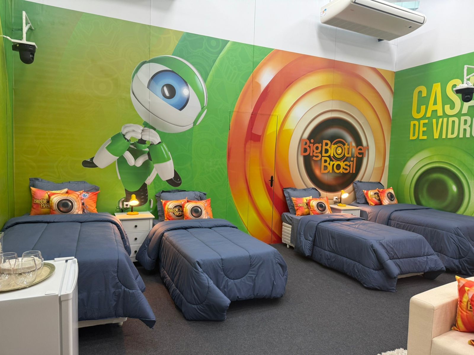 BBB 26: Veja como são as cinco Casas de Vidro, que recebem cores diferentes pelo Brasil