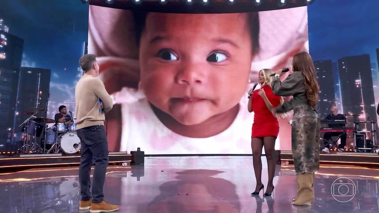 No Domingão, Ludmilla se derrete por Zuri e Brunna Gonçalves e não descarta mais bebês: 'Amei gestar'