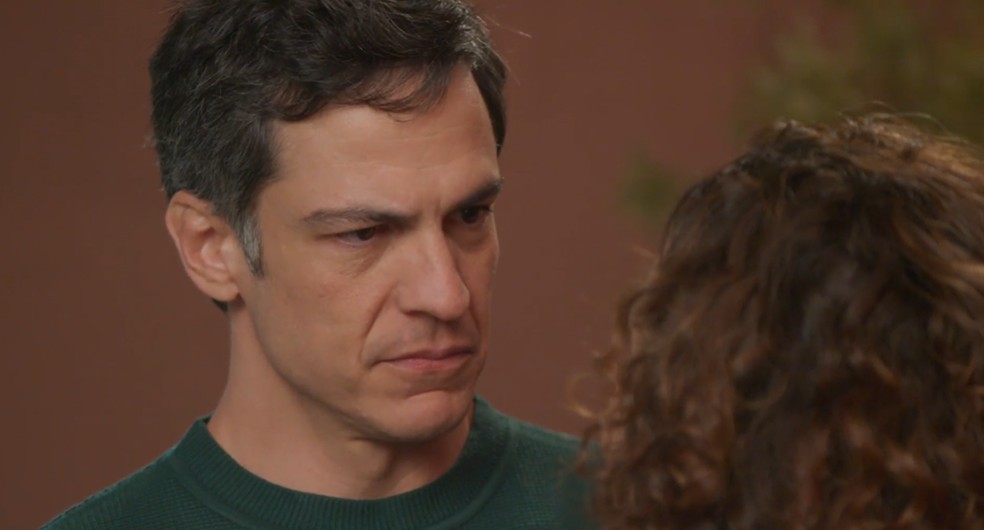 Surpreso, Jonas não irá demorar a aceitar a proposta de Adriana — Foto: Reprodução/TV Globo