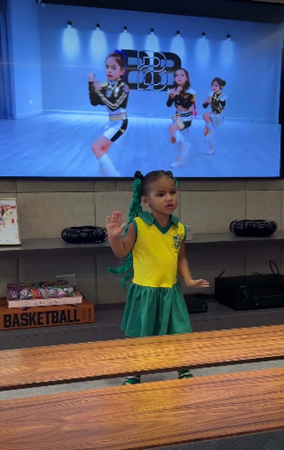 Bruna Biancardi encanta ao mostrar Mavie dançando K-pop — Foto: Reprodução do Instagram