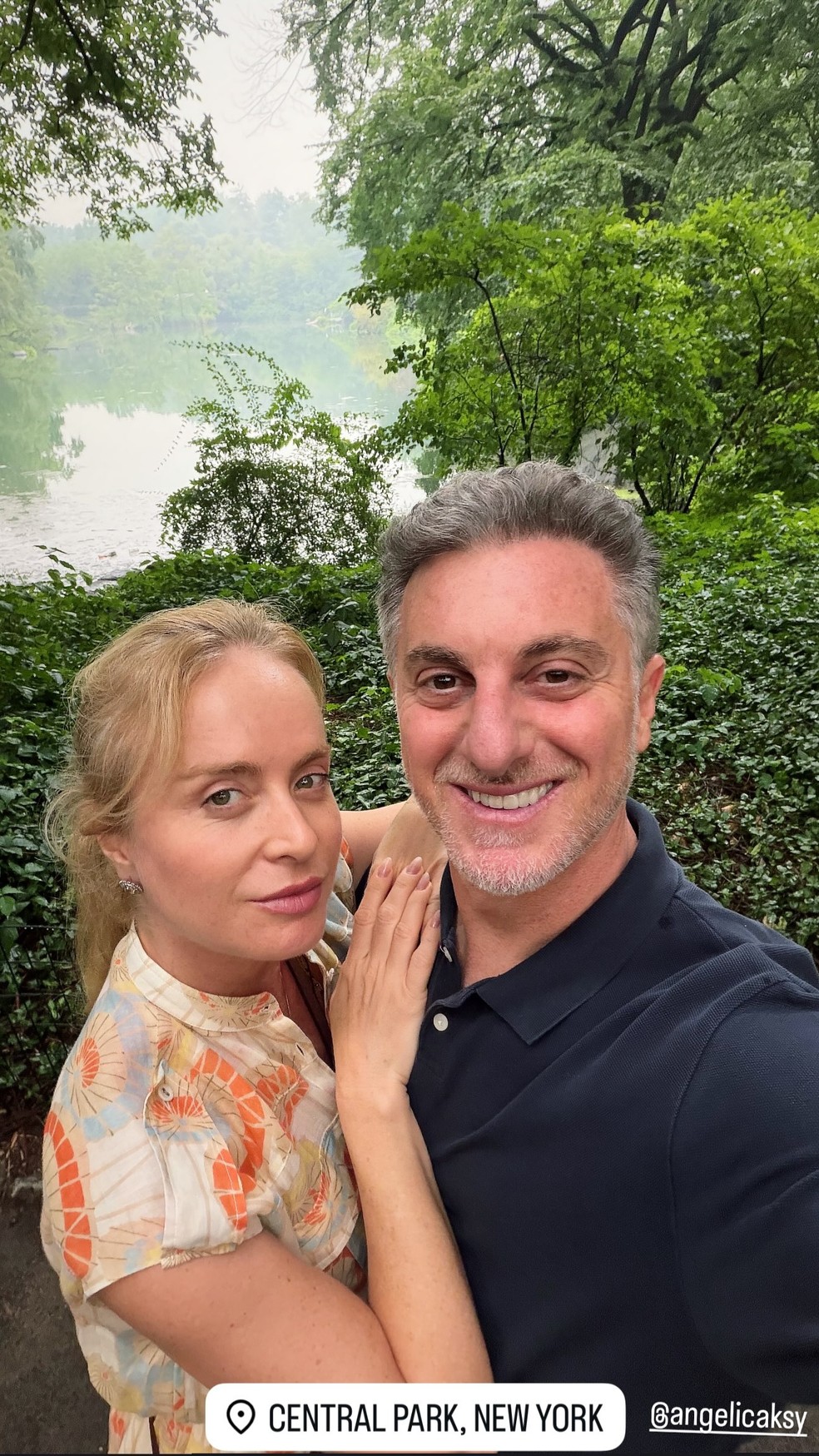 Angélica e Luciano Huck posaram no Central Park — Foto: Reprodução/Instagram