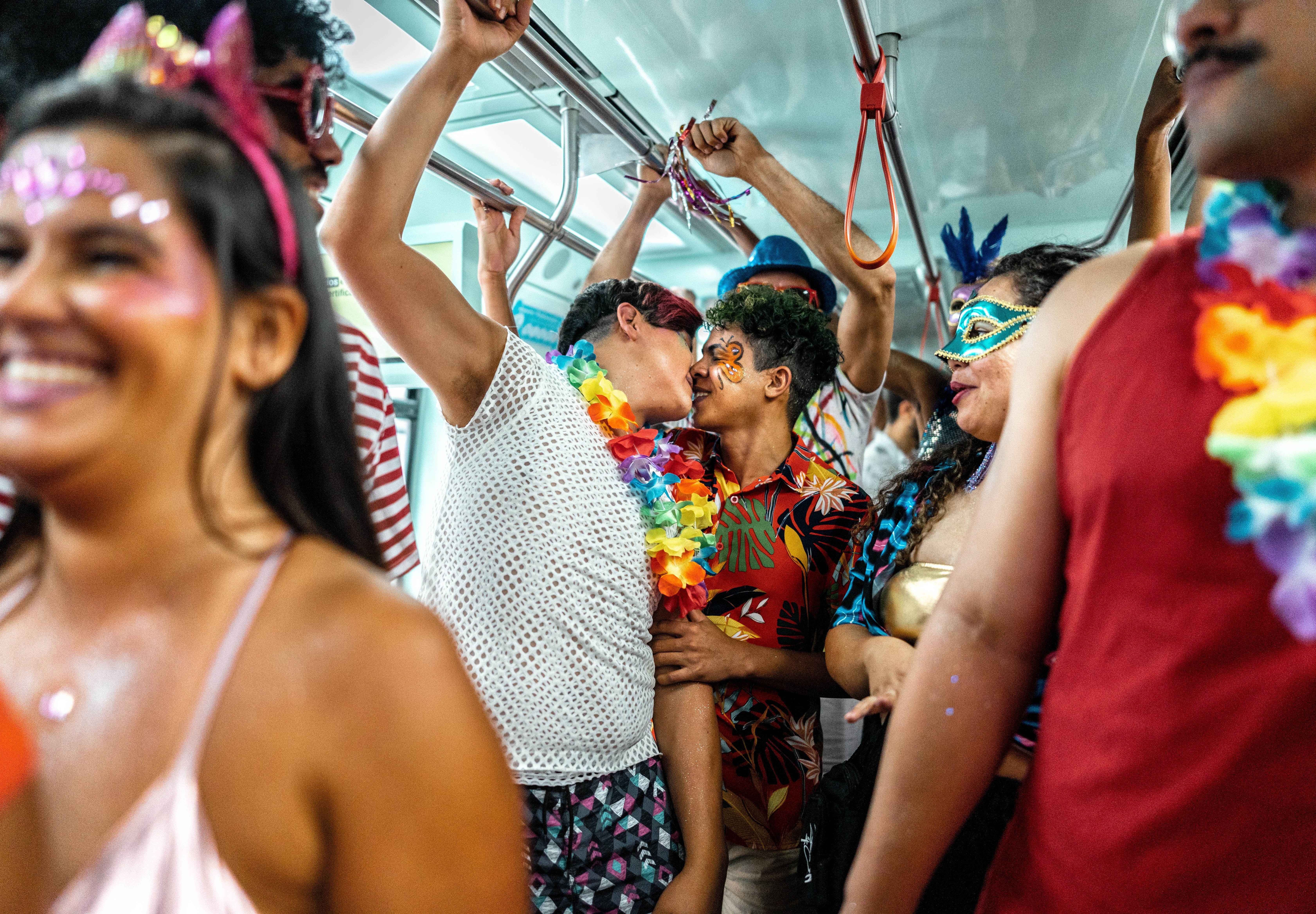 Sim ou não? Tarot responde se você vai encontrar um amor no Carnaval