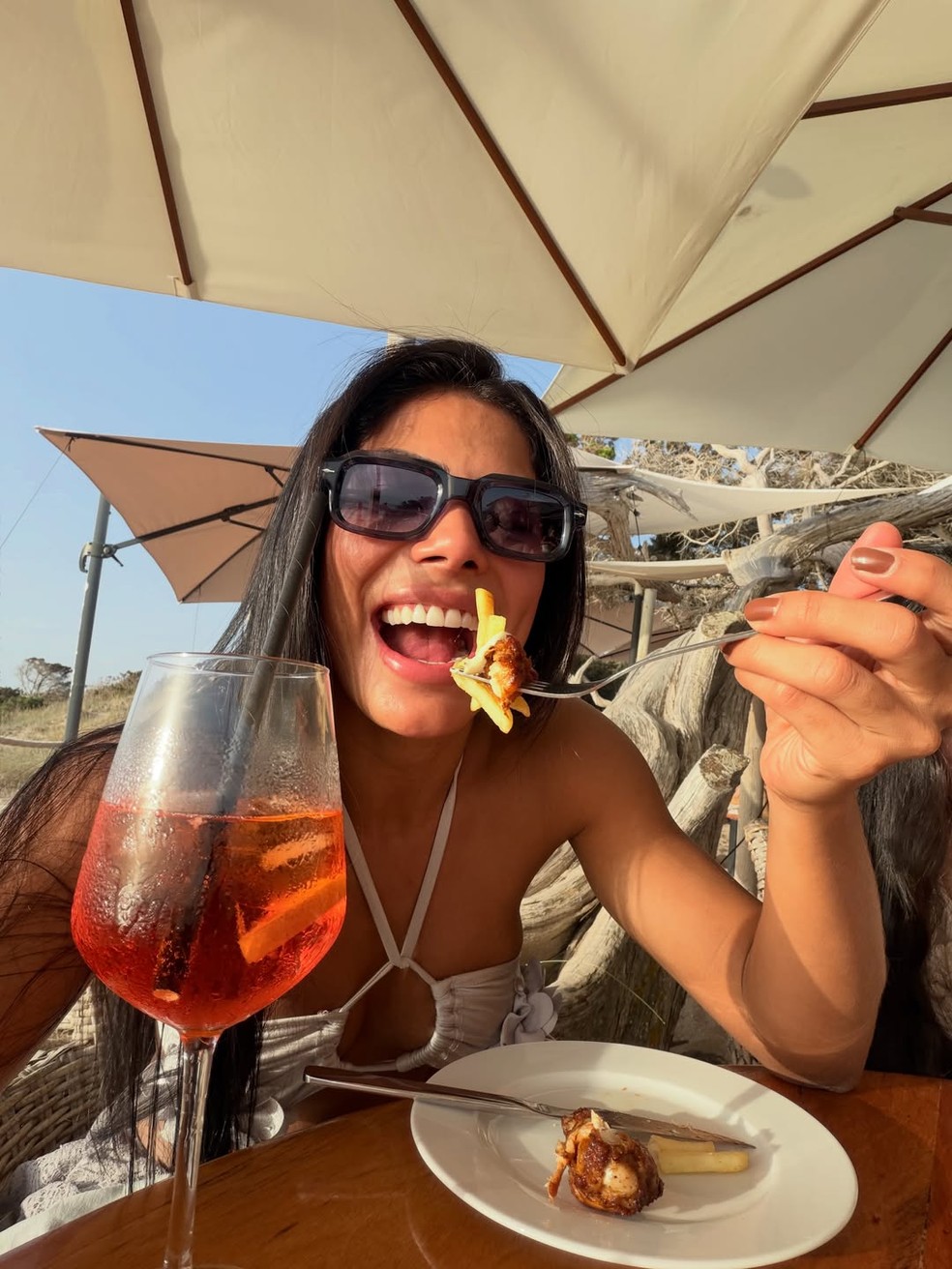 Marciele encanta com cliques de biquíni na Espanha — Foto: Reprodução/Instagram