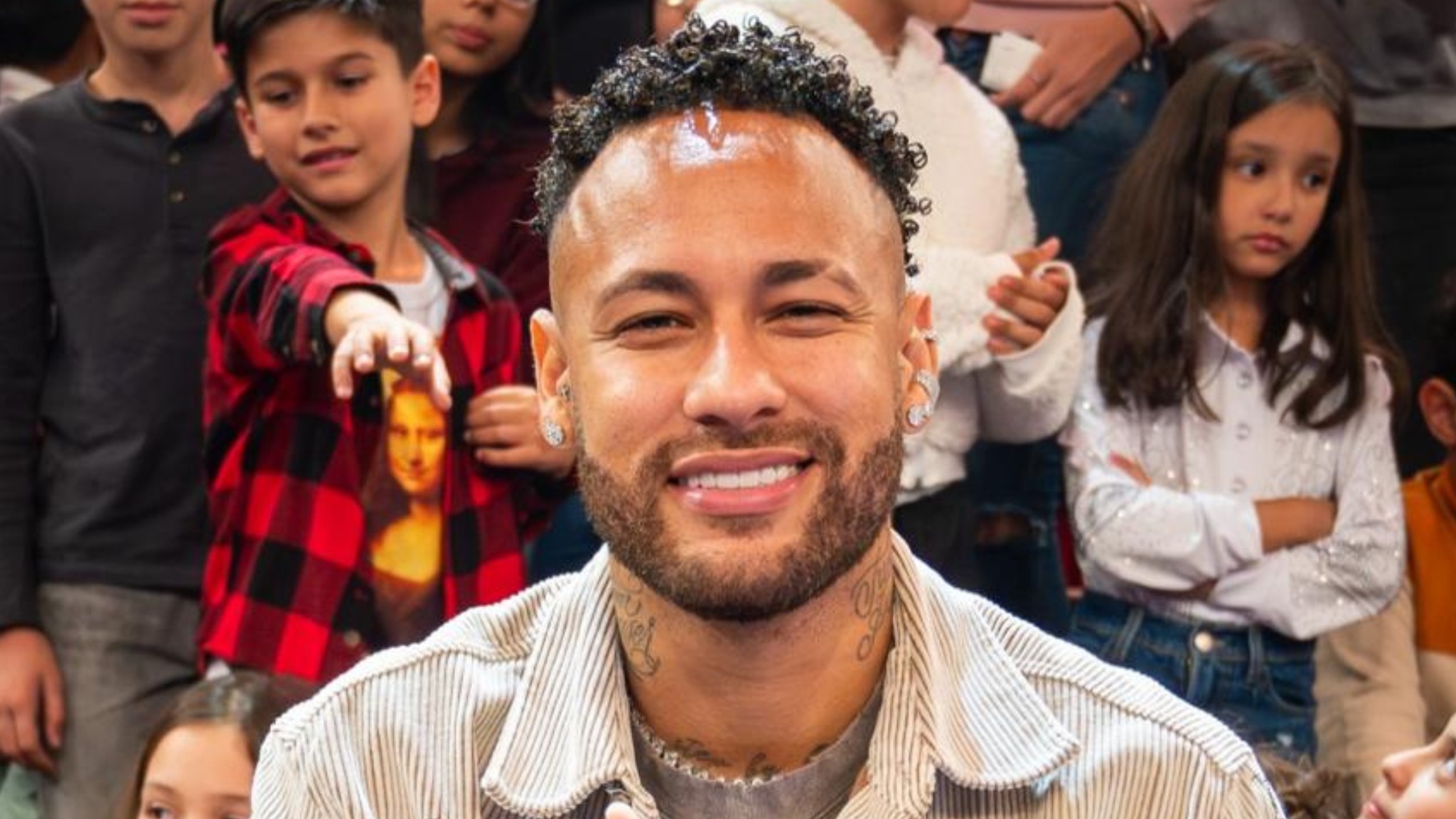 Neymar participa do'Altas Horas' ao lado da mulher Bruna Biancardi e da filha Mavie
