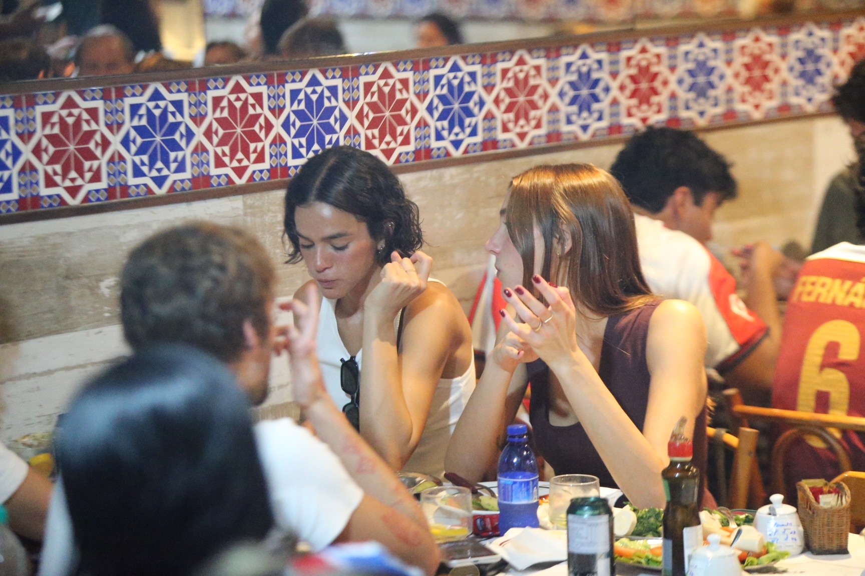 Bruna Marquezine e Sasha almoçam no Leblon