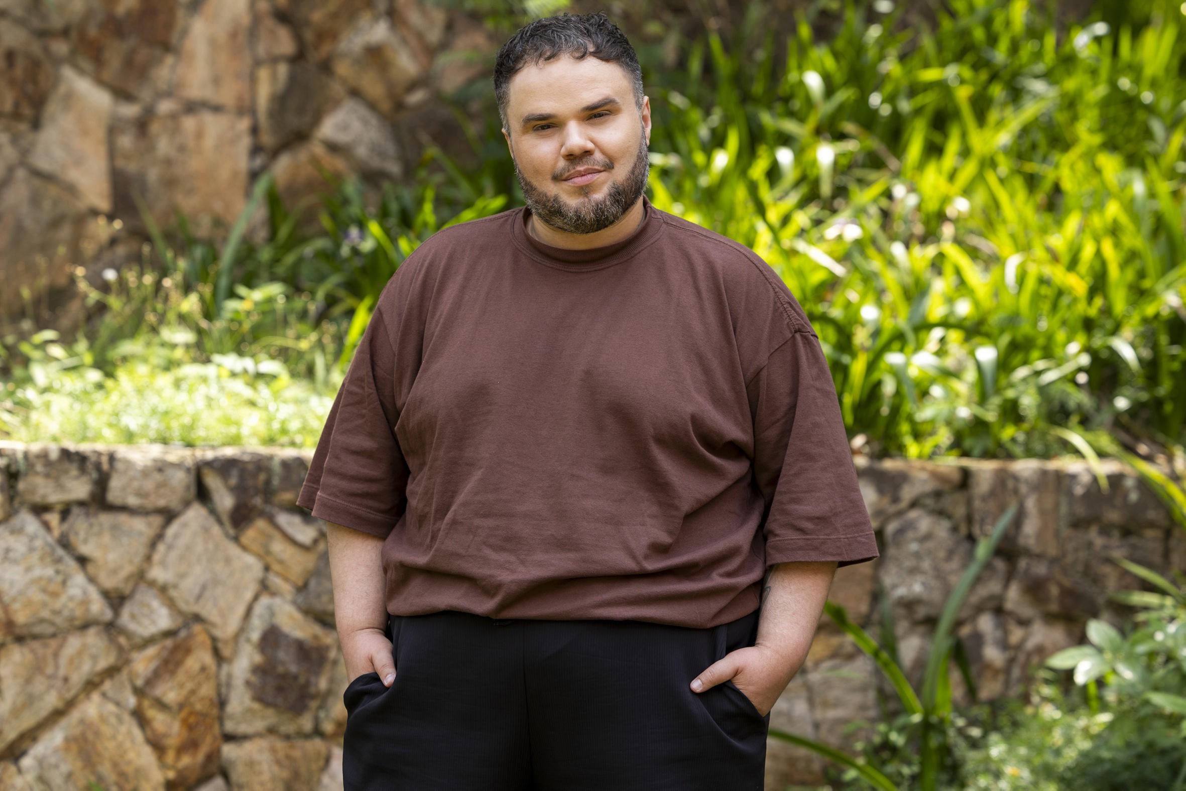 Hanii comenta vida de solteiro e brinca com crush em famoso: 'O coração está aberto'