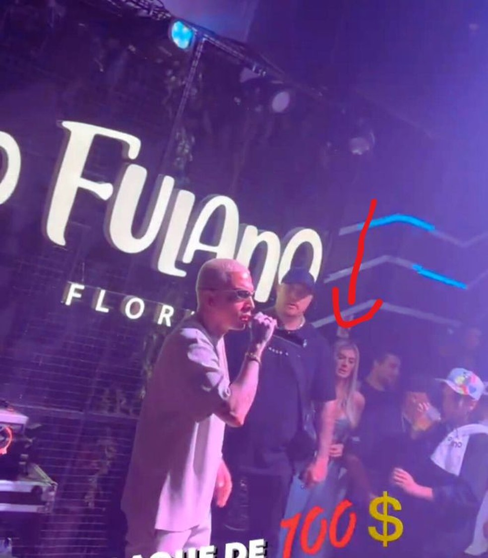 Fernanda Stroschein acompanha MC Guim&ecirc; durante show em Florian&oacute;polis (SC) &mdash; Foto: Reprodu&ccedil;&atilde;o