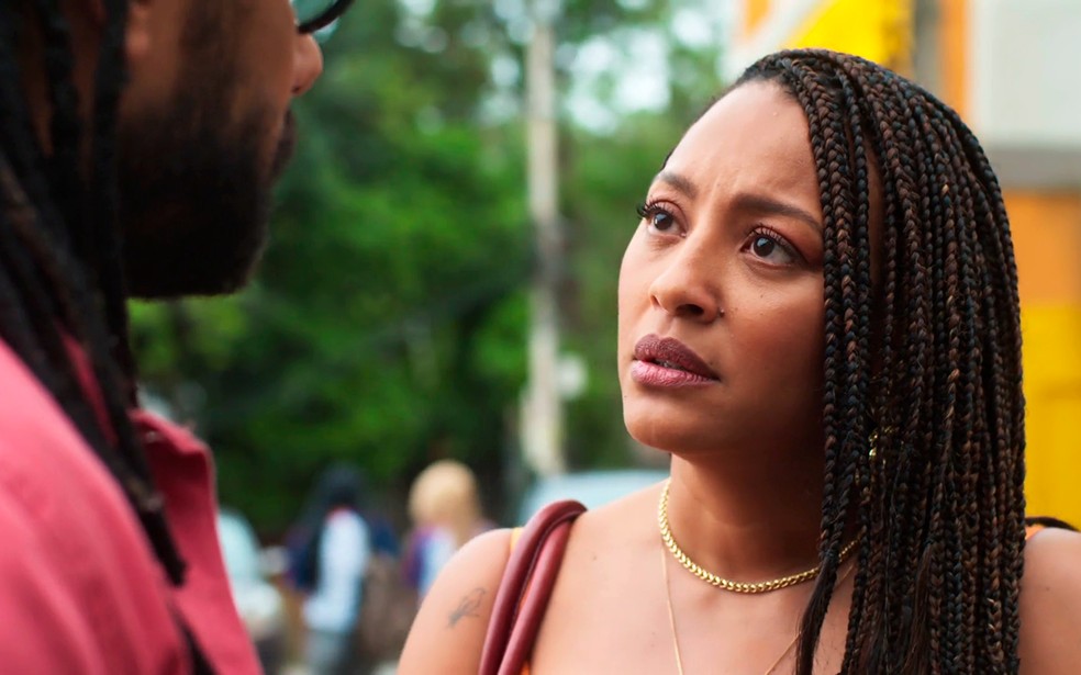 Bela (Sheron Menezzes) decide terminar com Lucas (Amaury Lorenzo) em Por Você — Foto: Globo