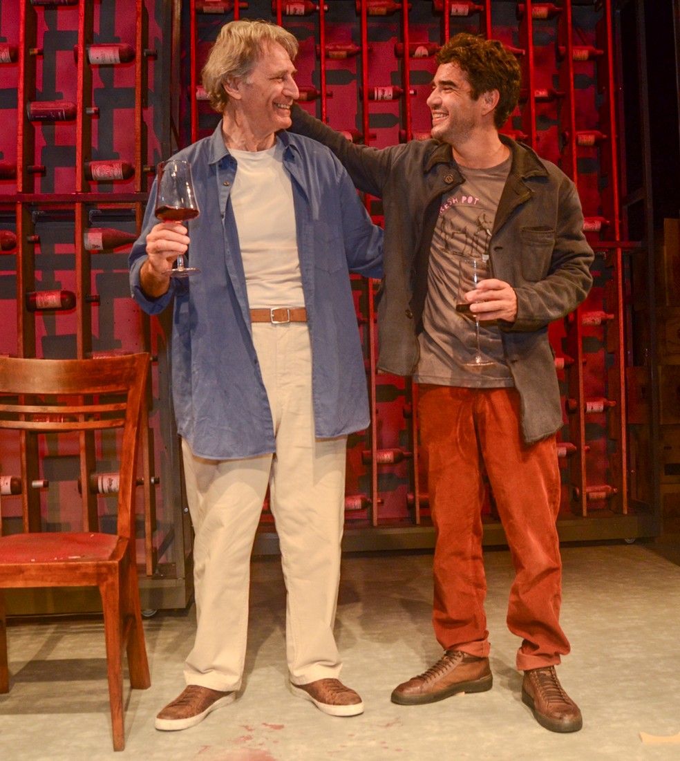 Herson Capri e Caio Blat na estreia de "Memórias de Vinho" — Foto: Araujo Agnews
