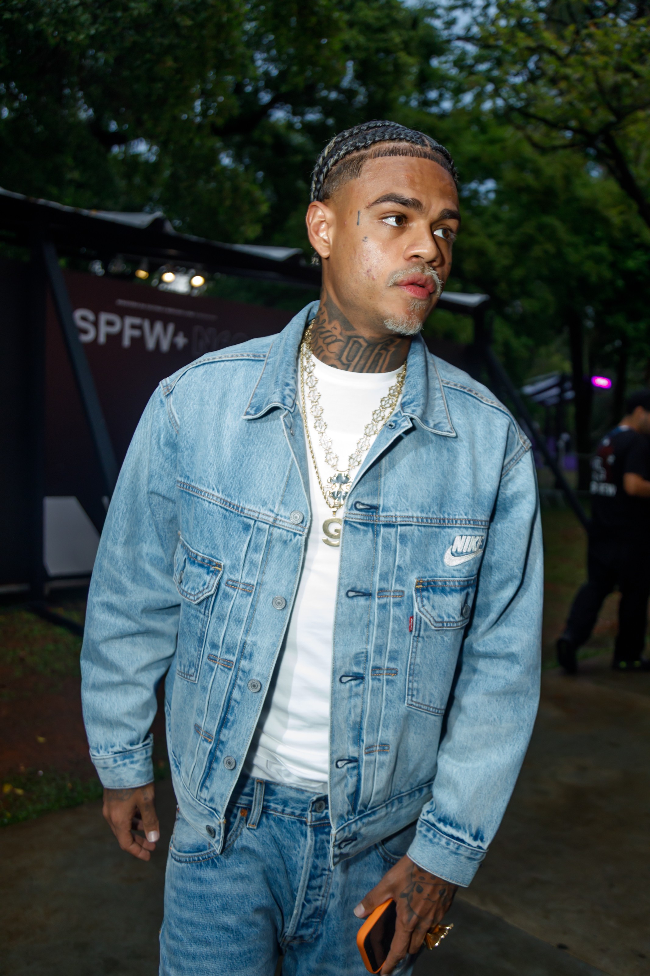 MC Cabelinho desfila no SPFW