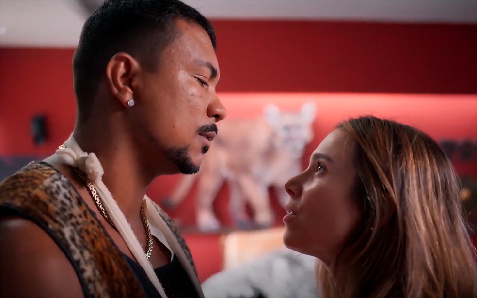 Lucélia assume lugar de Bagdá na Chacrinha em Três Graças — Foto: Globo