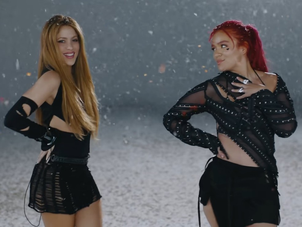 Shakira e Karol G em "TQG" — Foto: YouTube