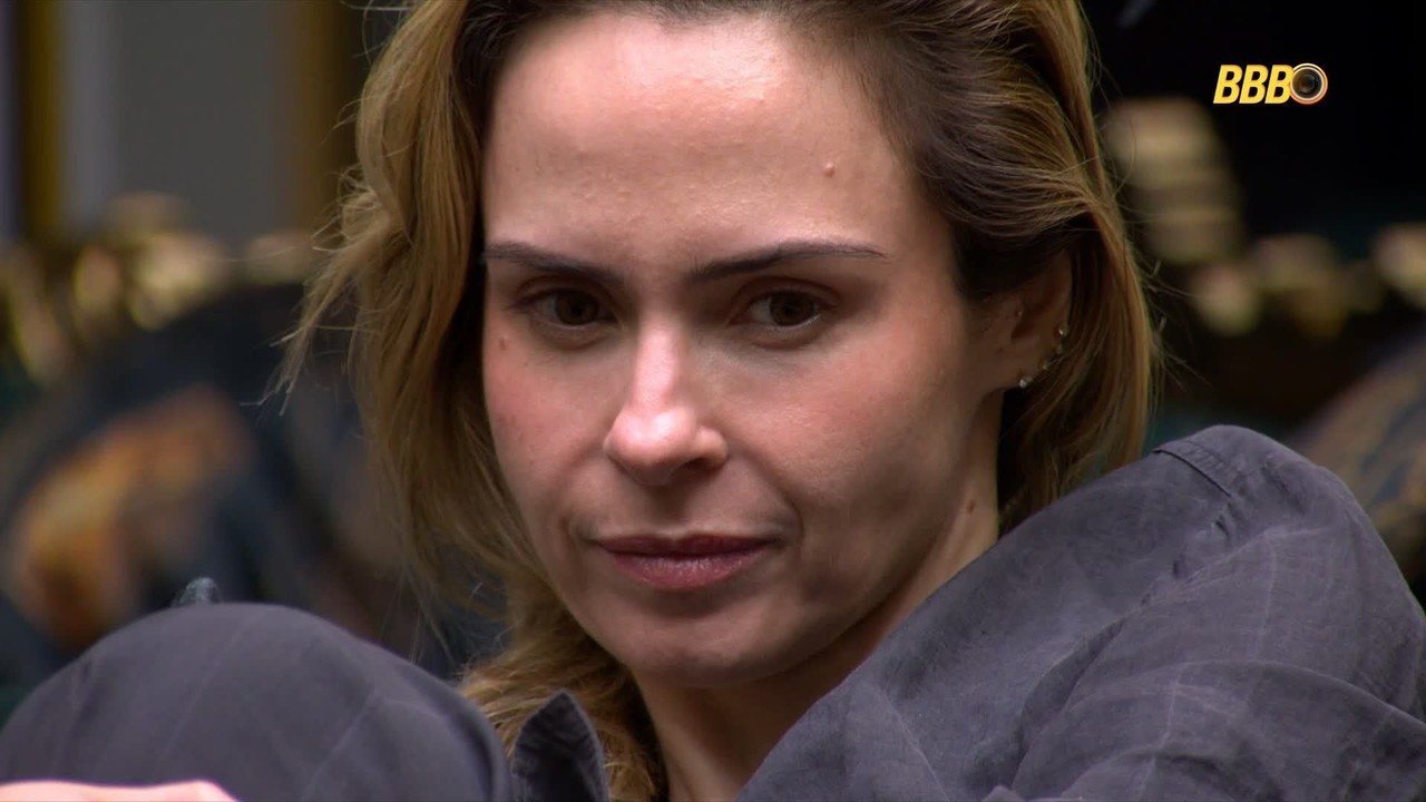 Sozinha, Ana Paula Renault ouve briga na cozinha e reage: 'Distorceram o motivo'